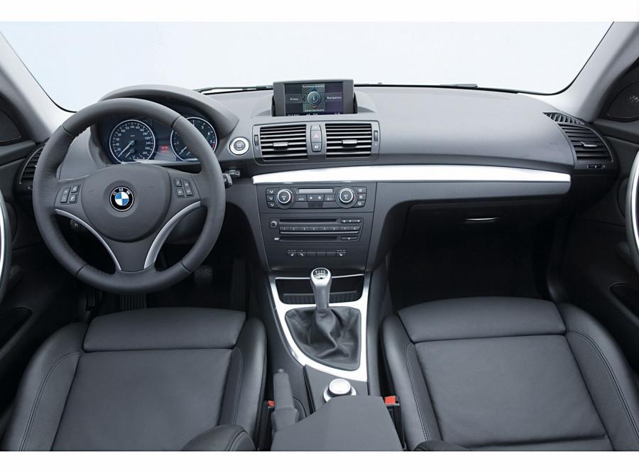  BMW 1-Series Coupe 2011 года  (фото 52 из 77)
